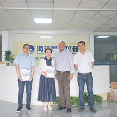 德國工程師來訪（fǎng）17.C-起草官网儀器（qì）進行技術交流（liú）